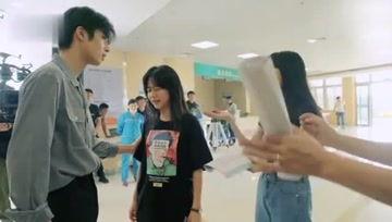 小八娱乐吃瓜,揭秘娱乐圈最新吃瓜事件，带你领略明星幕后故事